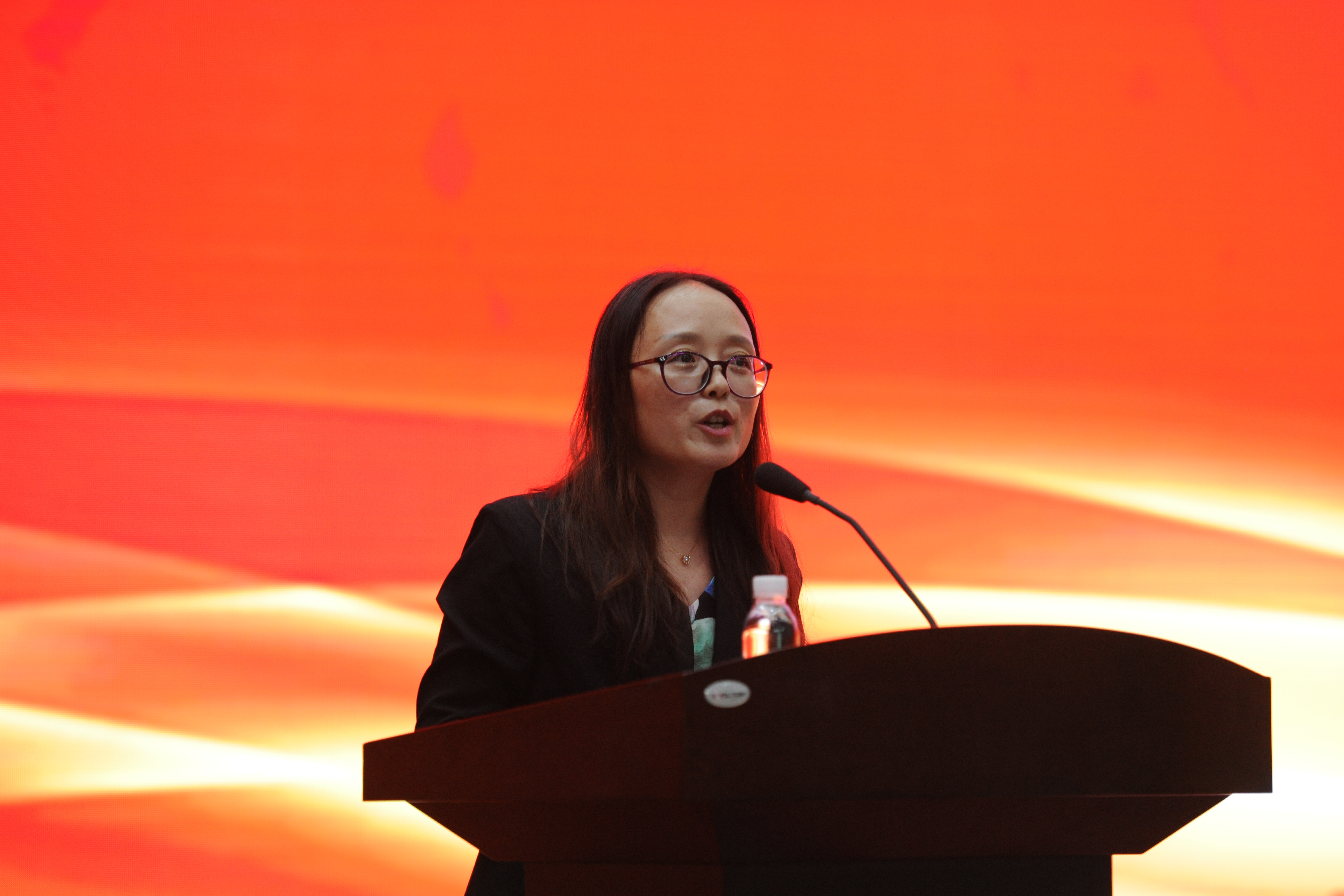 教师代表张圆圆发言