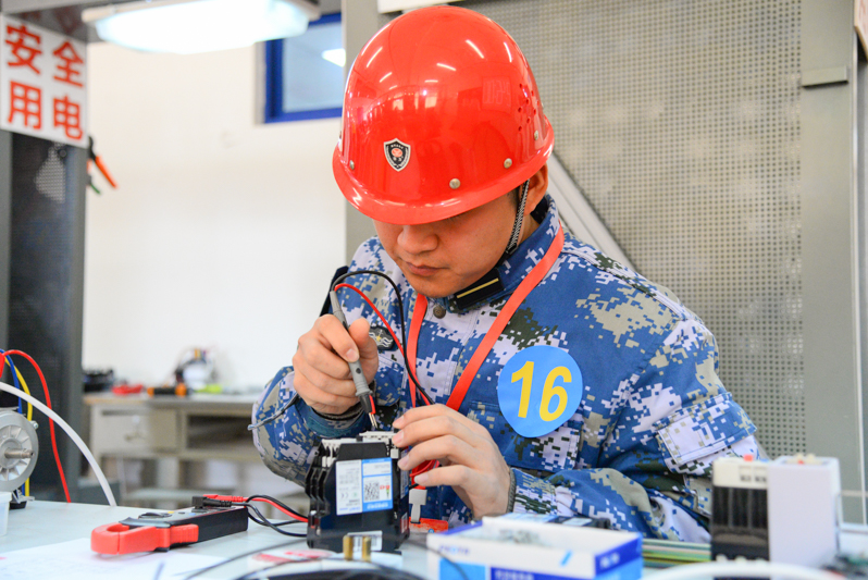 首届军地院校士官电工电子技能大赛在我校成功举办